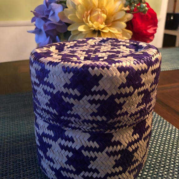 2 for $15 - Handcrafted Gallito palm leaf basket - purple from Oaxaca, Mexico. - Picture 3 of 10